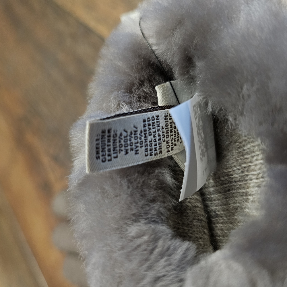 UGG Gray Gloves with Fur Trim and Soft Suede Material - Picture 5 of 5
